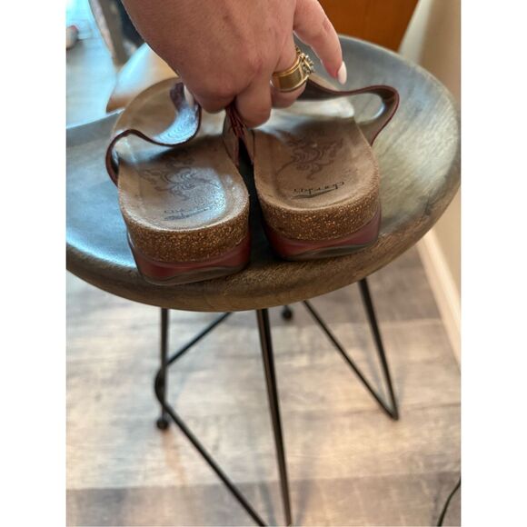 Dansko Priya Tooled Leather Sandals in Wine sz 50 or US 9 EUC - Picture 4 of 6